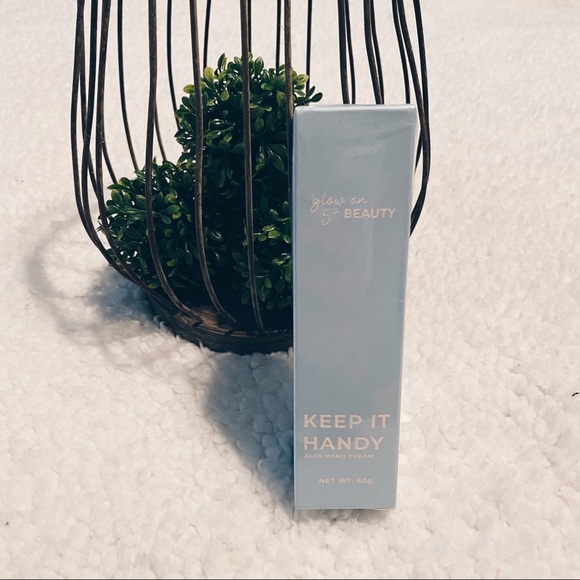 Glow on 5th Beauty Keep It Handy Aloe Hand Cream New and Sealed!! - Picture 1 of 5